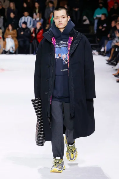 Look 64